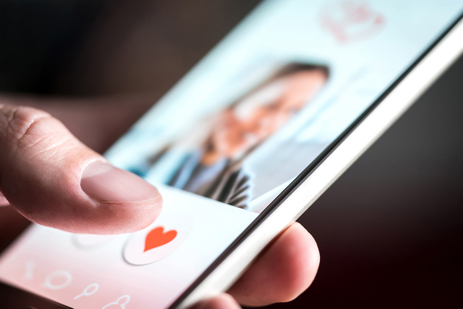 7 Ways To Avoid in Online Dating Meeting The Next Tinder Swindler